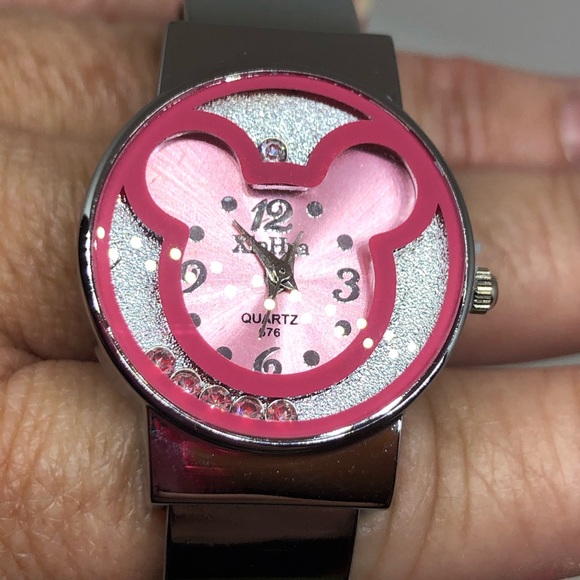 Mickey Mouse Quartz Watch - Picture 4 of 8